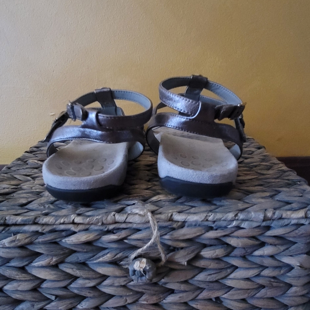 Vionic Hailey Sz 7 Women's Sandals in Metallic Gray - Picture 3 of 8